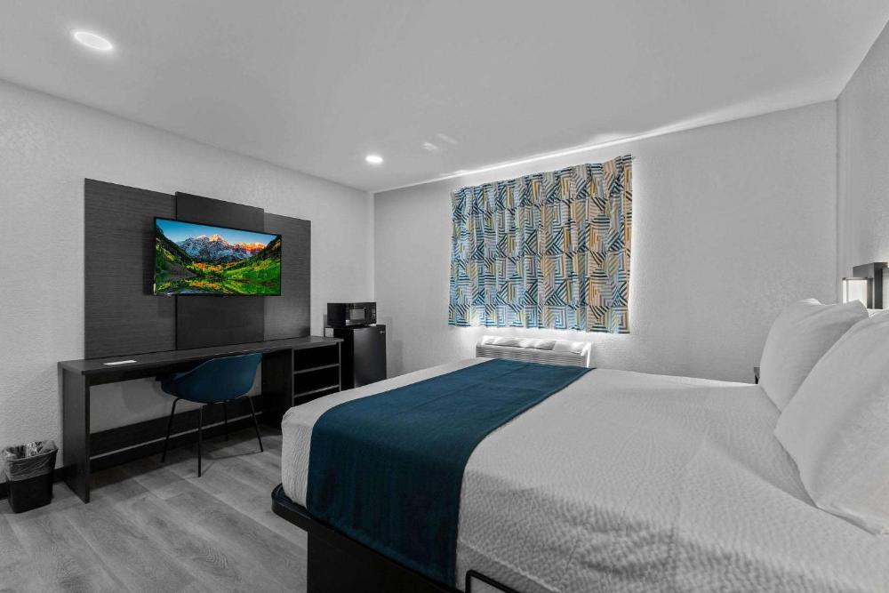 Queen Room - Disability Access - Non-Smoking interior